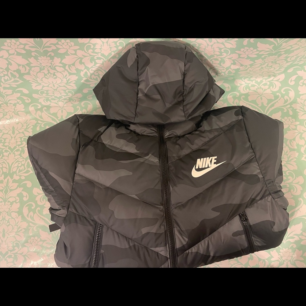 Nike Sportswear Down Fill Windrunner Hooded Camo Puffer Jacket standard …